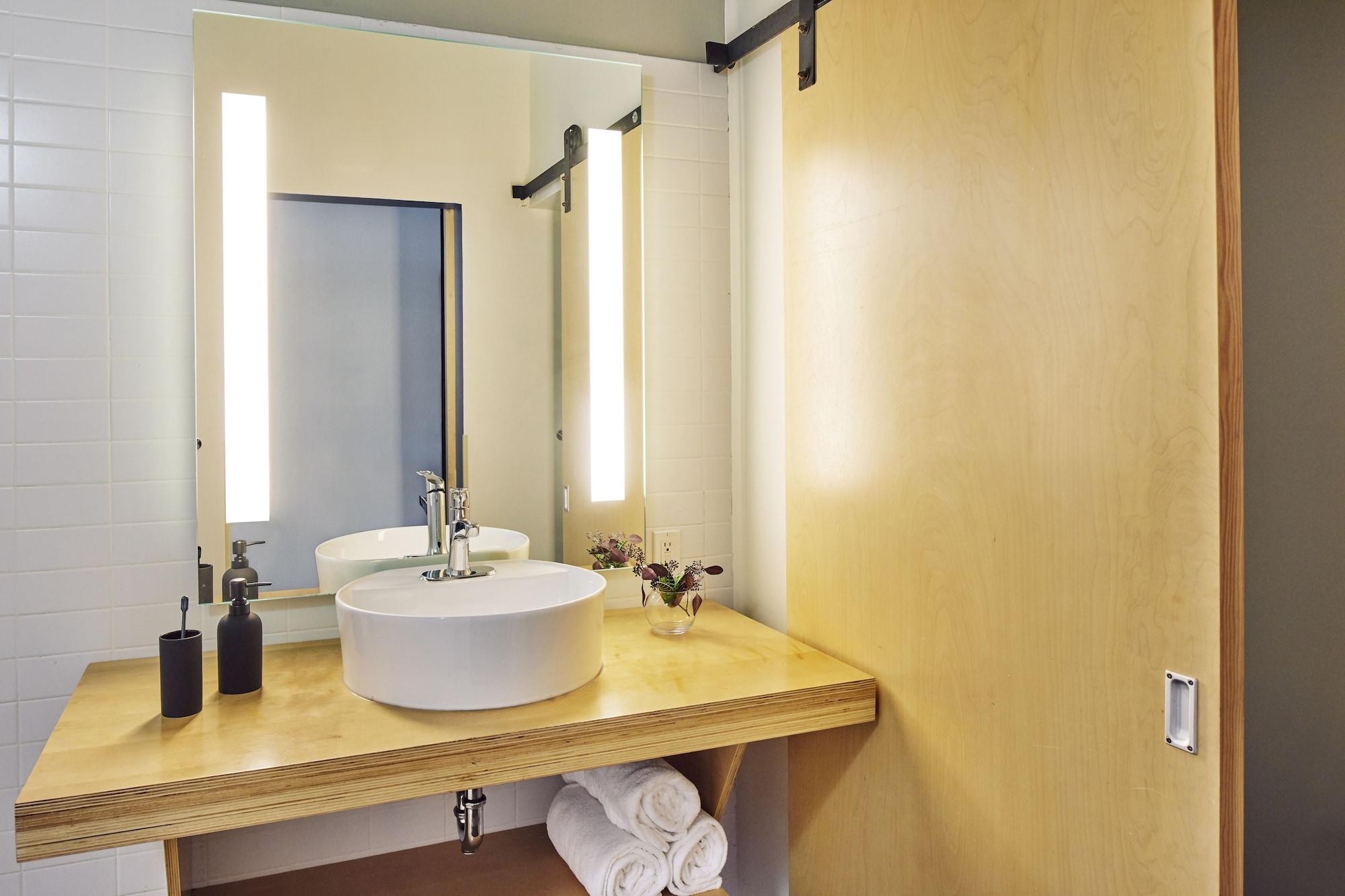 Canvas Hotel Далас Екстериор снимка