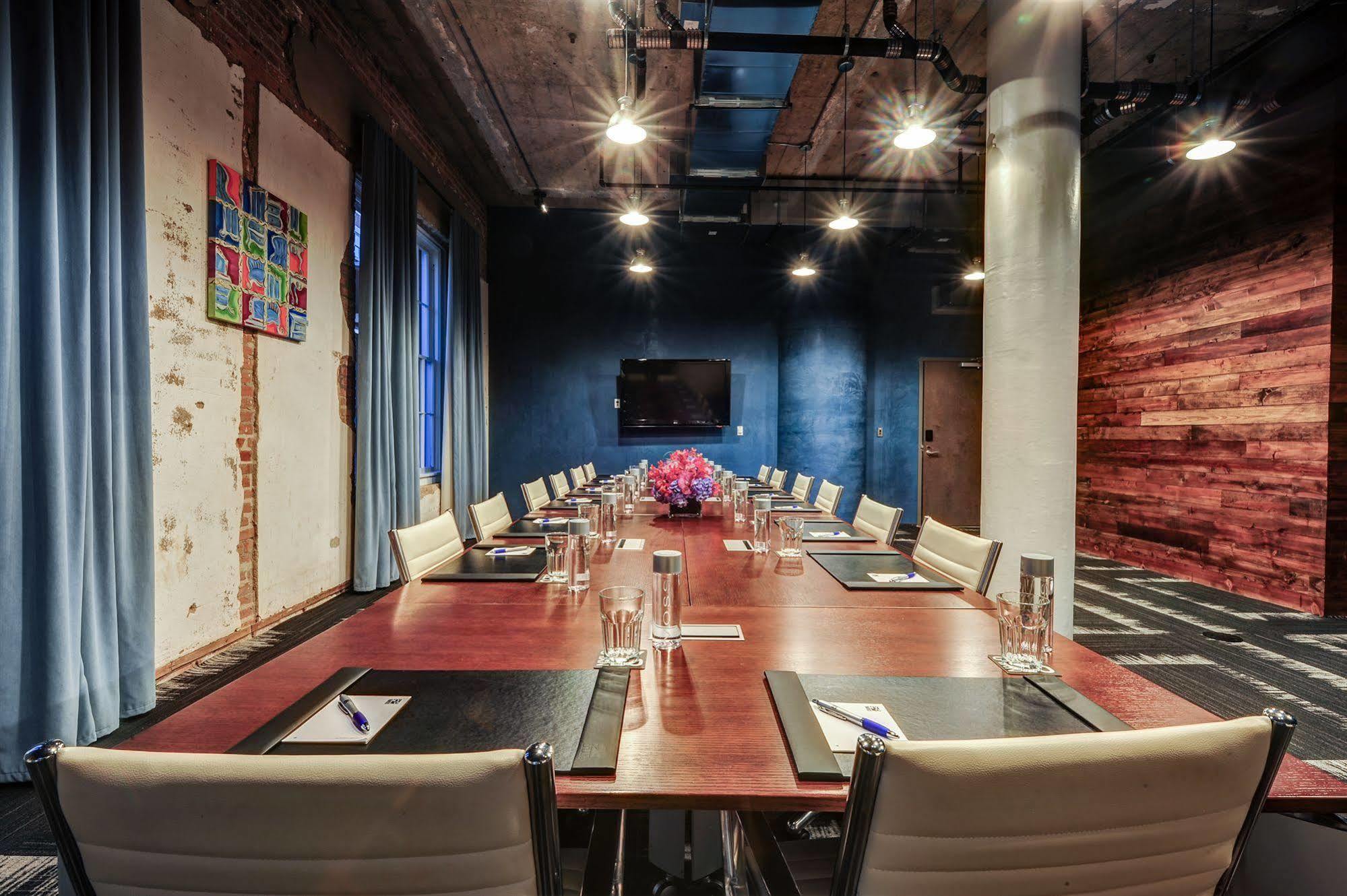 Canvas Hotel Далас Екстериор снимка